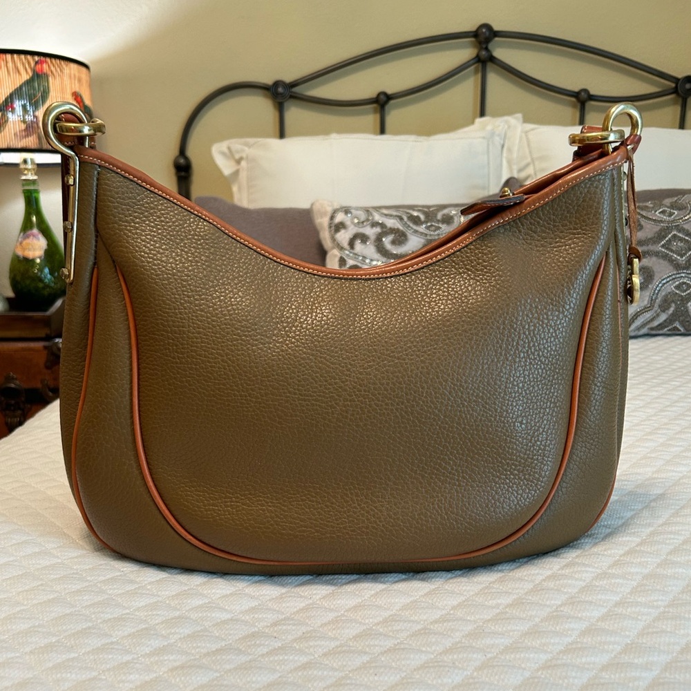 Vintage Dooney & Bourke Large Crescent Sac Hobo R83 in the color Old Gold - Picture 2 of 15